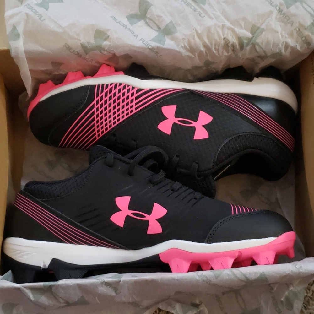 Under Armour women size 7 cleats - Picture 1 of 4